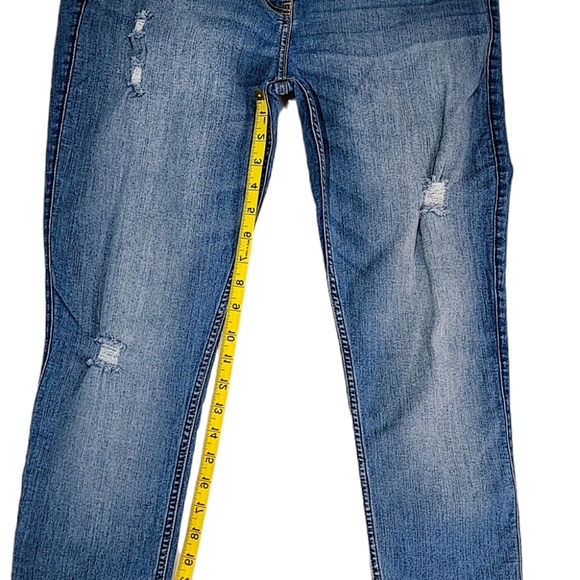 Hollister Jean - Picture 5 of 6